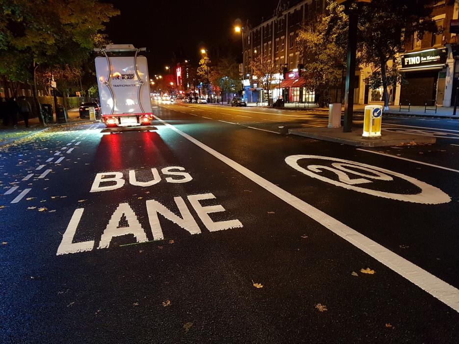 obeležavanje signalizacije na putu noću